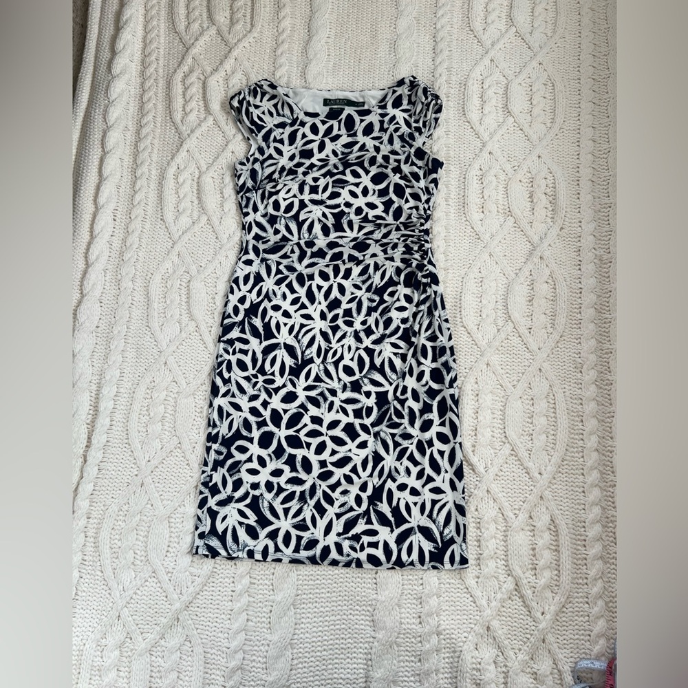 Lauren Ralph Lauren dress 
Blue floral  pattern 
Size 8
Very good condition